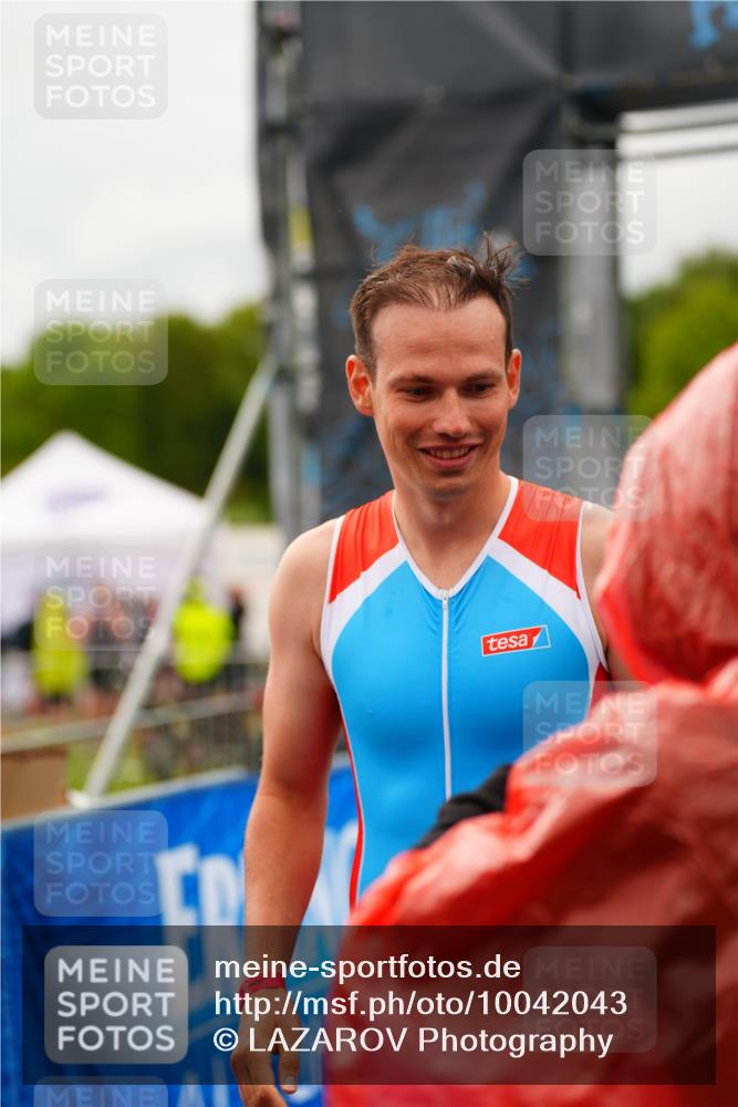 30.08.2026 - Elbe Triathlon Hamburg LAZAROV Photography http://msf.ph/oto/10042043 30.08.2026 16:26:01 Ziel  meine-sportfotos.de