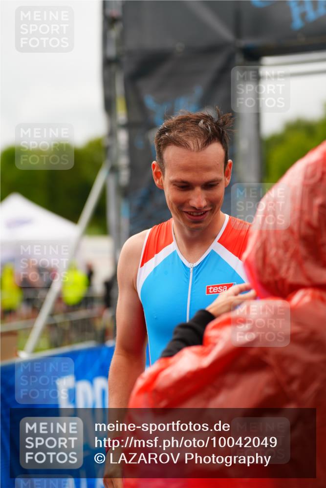 30.08.2026 - Elbe Triathlon Hamburg LAZAROV Photography http://msf.ph/oto/10042049 30.08.2026 16:26:01 Ziel  meine-sportfotos.de