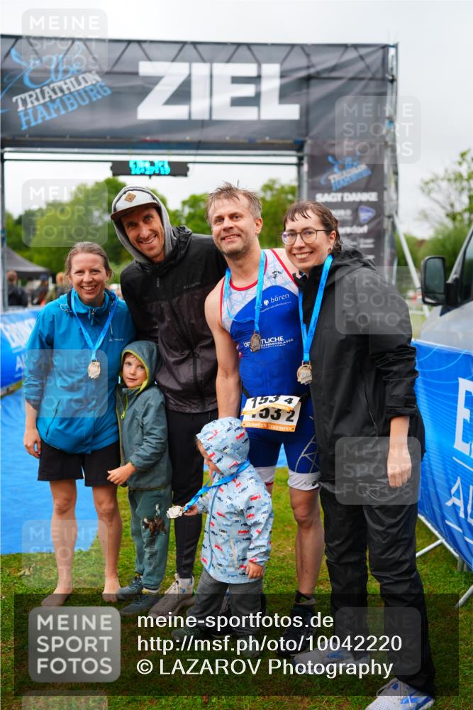 30.08.2026 - Elbe Triathlon Hamburg LAZAROV Photography http://msf.ph/oto/10042220 30.08.2026 16:27:19 Ziel  meine-sportfotos.de