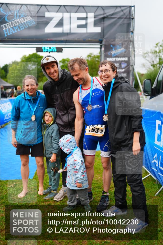 30.08.2026 - Elbe Triathlon Hamburg LAZAROV Photography http://msf.ph/oto/10042230 30.08.2026 16:27:19 Ziel  meine-sportfotos.de