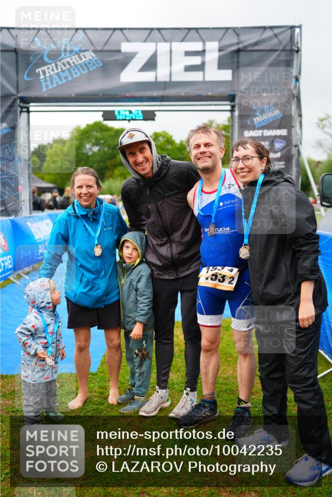 30.08.2026 - Elbe Triathlon Hamburg LAZAROV Photography http://msf.ph/oto/10042235 30.08.2026 16:27:22 Ziel  meine-sportfotos.de