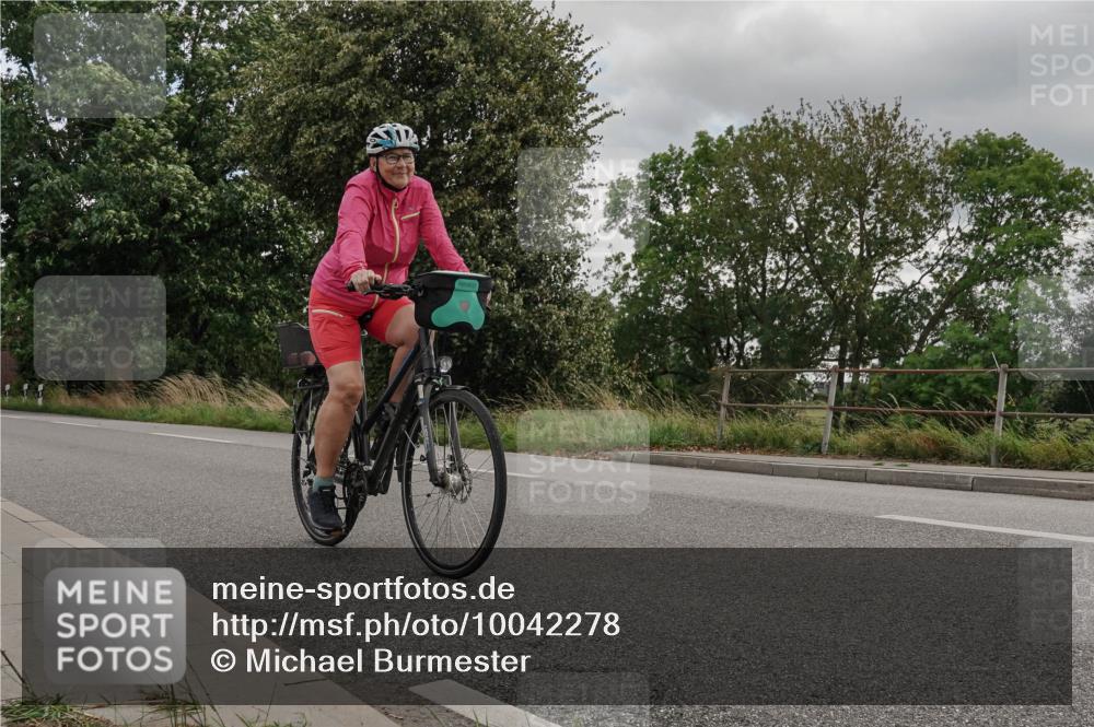 30.08.2026 - Elbe Triathlon Hamburg Michael Burmester http://msf.ph/oto/10042278 30.08.2026 14:44:12 Radfahren  meine-sportfotos.de