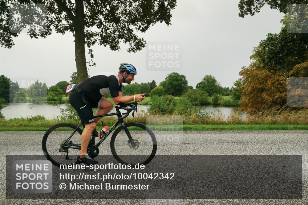 30.08.2026 - Elbe Triathlon Hamburg Michael Burmester http://msf.ph/oto/10042342 30.08.2026 08:48:50 Radfahren 208 meine-sportfotos.de