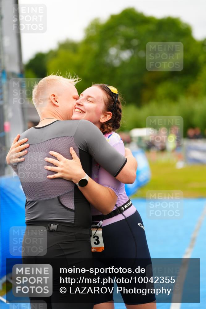 30.08.2026 - Elbe Triathlon Hamburg LAZAROV Photography http://msf.ph/oto/10042355 30.08.2026 16:27:35 Ziel  meine-sportfotos.de