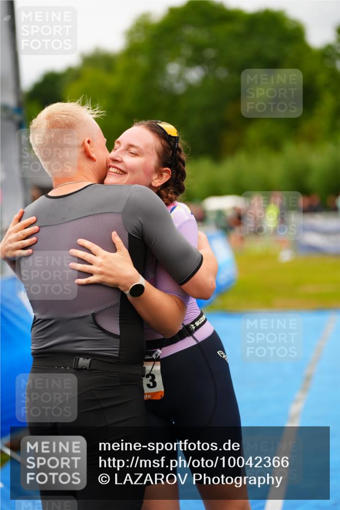 30.08.2026 - Elbe Triathlon Hamburg LAZAROV Photography http://msf.ph/oto/10042366 30.08.2026 16:27:35 Ziel  meine-sportfotos.de