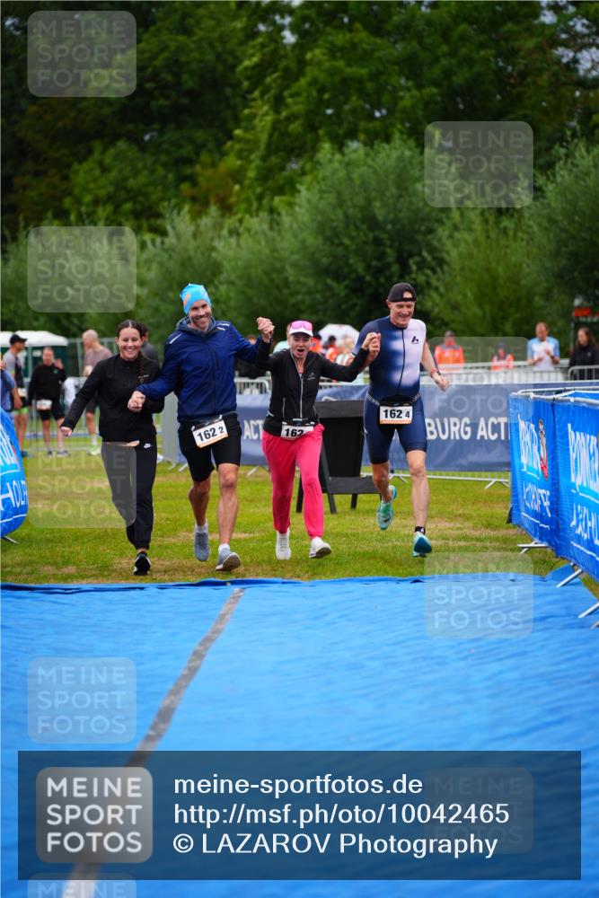 30.08.2026 - Elbe Triathlon Hamburg LAZAROV Photography http://msf.ph/oto/10042465 30.08.2026 16:28:19 Ziel  meine-sportfotos.de