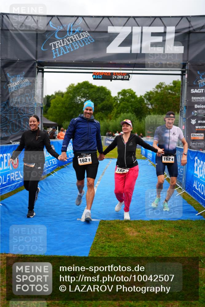 30.08.2026 - Elbe Triathlon Hamburg LAZAROV Photography http://msf.ph/oto/10042507 30.08.2026 16:28:23 Ziel  meine-sportfotos.de