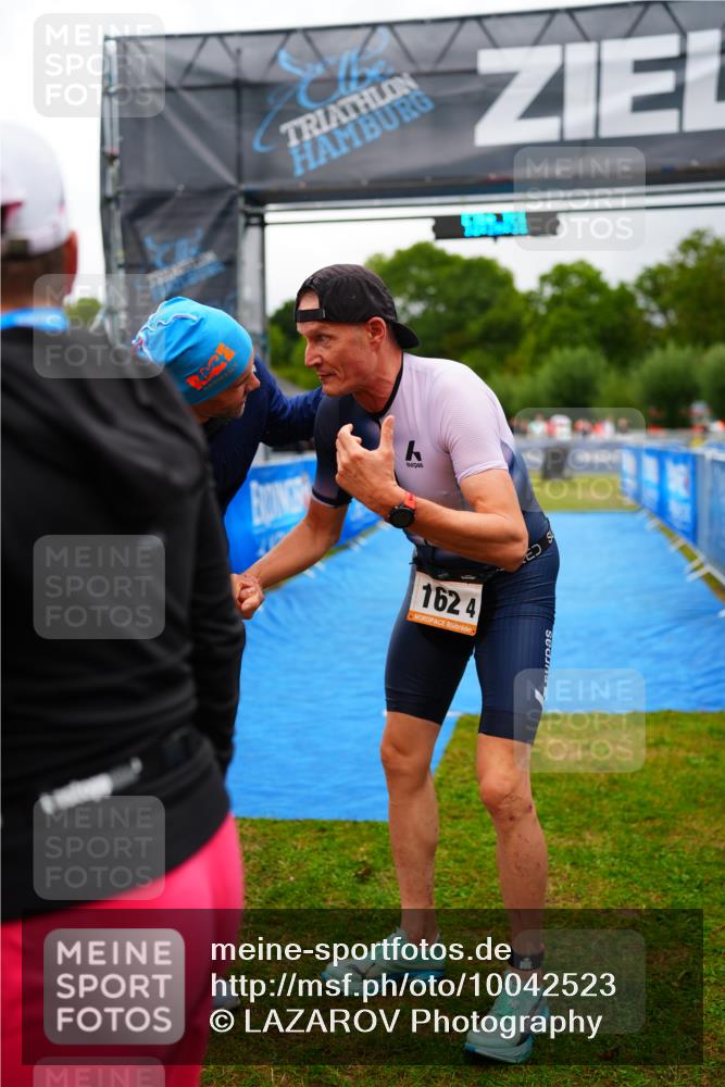 30.08.2026 - Elbe Triathlon Hamburg LAZAROV Photography http://msf.ph/oto/10042523 30.08.2026 16:28:31 Ziel  meine-sportfotos.de