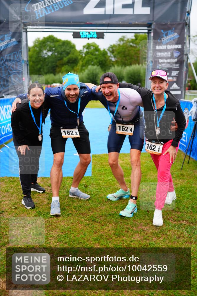 30.08.2026 - Elbe Triathlon Hamburg LAZAROV Photography http://msf.ph/oto/10042559 30.08.2026 16:28:45 Ziel  meine-sportfotos.de
