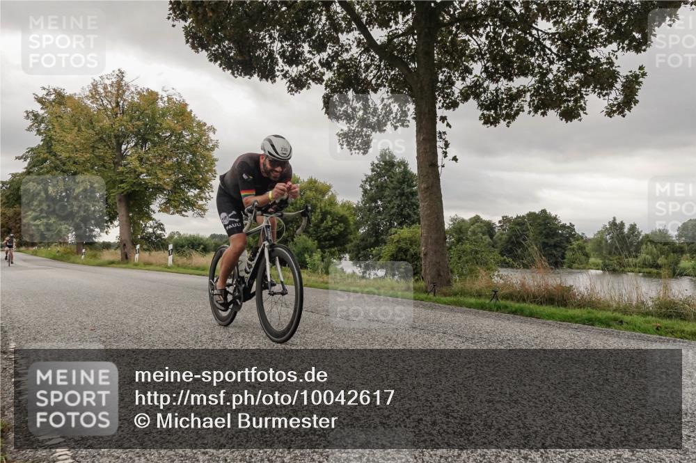 30.08.2026 - Elbe Triathlon Hamburg Michael Burmester http://msf.ph/oto/10042617 30.08.2026 09:14:43 Radfahren 235, 414, 438, 534 meine-sportfotos.de