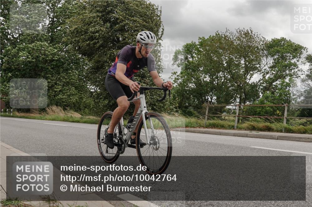 30.08.2026 - Elbe Triathlon Hamburg Michael Burmester http://msf.ph/oto/10042764 30.08.2026 14:49:37 Radfahren 128 meine-sportfotos.de