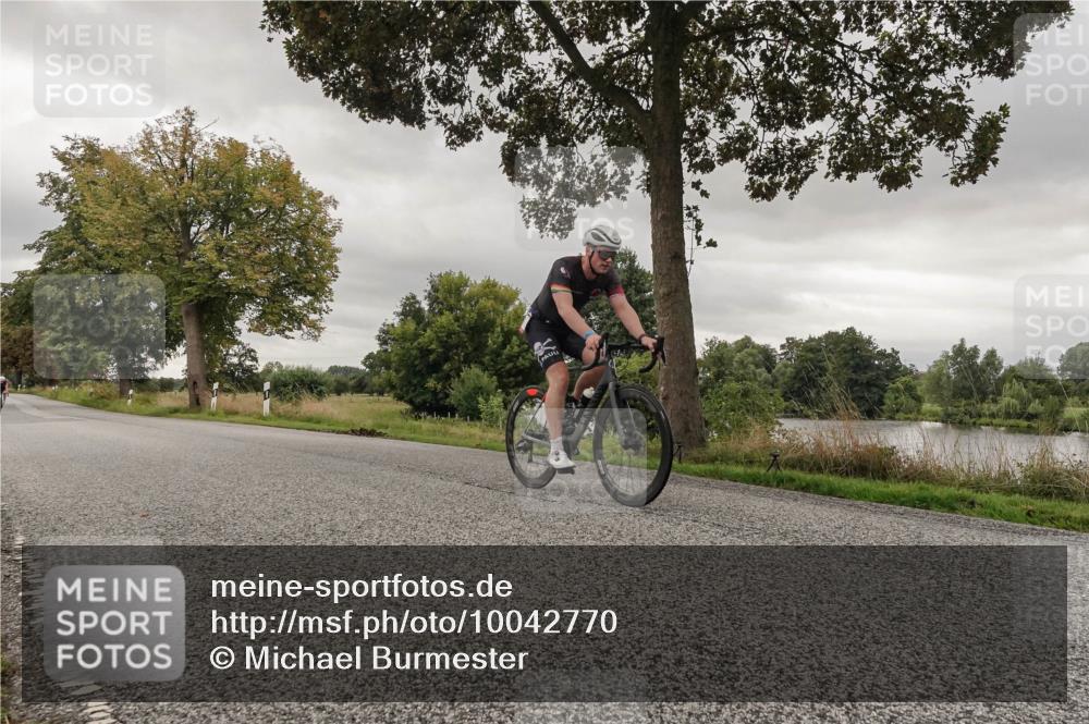 30.08.2026 - Elbe Triathlon Hamburg Michael Burmester http://msf.ph/oto/10042770 30.08.2026 09:15:16 Radfahren 321, 348, 393, 489 meine-sportfotos.de