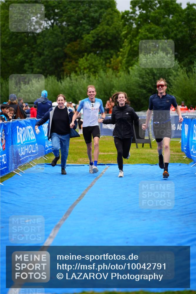 30.08.2026 - Elbe Triathlon Hamburg LAZAROV Photography http://msf.ph/oto/10042791 30.08.2026 16:31:03 Ziel  meine-sportfotos.de