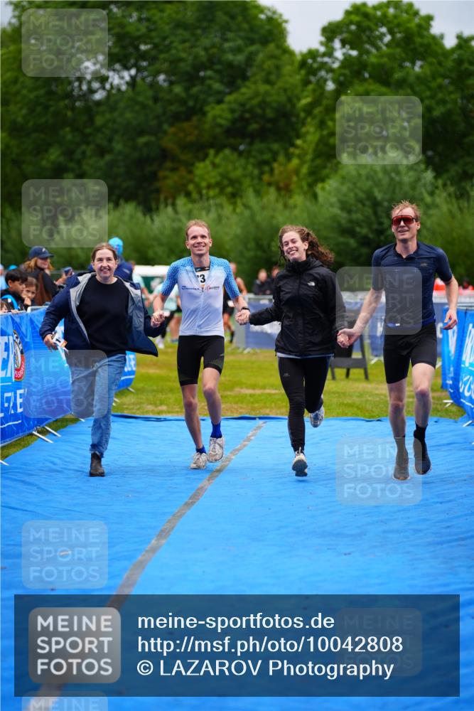 30.08.2026 - Elbe Triathlon Hamburg LAZAROV Photography http://msf.ph/oto/10042808 30.08.2026 16:31:03 Ziel  meine-sportfotos.de