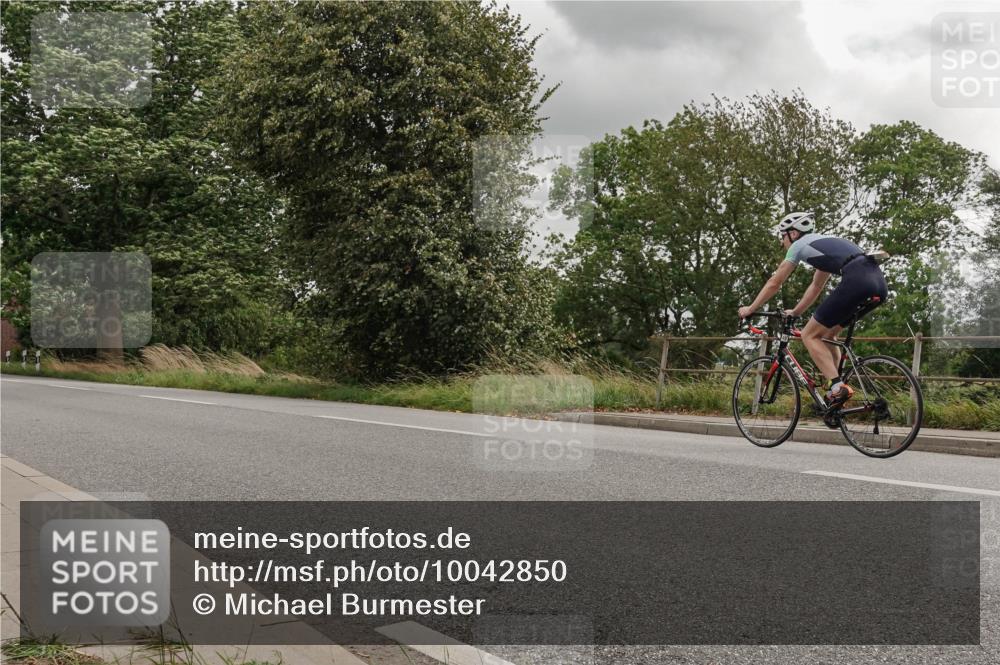 30.08.2026 - Elbe Triathlon Hamburg Michael Burmester http://msf.ph/oto/10042850 30.08.2026 14:50:10 Radfahren  meine-sportfotos.de