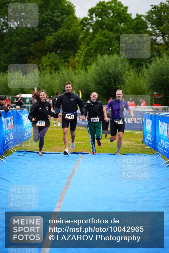 30.08.2026 - Elbe Triathlon Hamburg LAZAROV Photography http://msf.ph/oto/10042965 30.08.2026 16:32:14 Ziel  meine-sportfotos.de