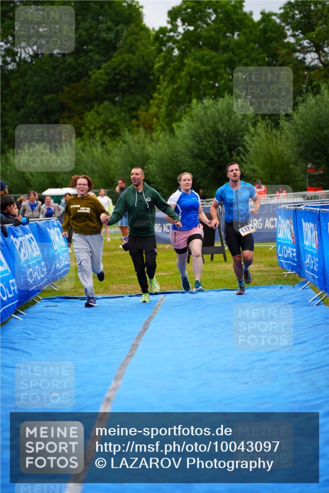30.08.2026 - Elbe Triathlon Hamburg LAZAROV Photography http://msf.ph/oto/10043097 30.08.2026 16:33:38 Ziel  meine-sportfotos.de