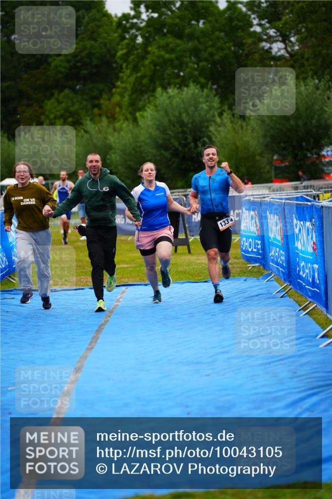 30.08.2026 - Elbe Triathlon Hamburg LAZAROV Photography http://msf.ph/oto/10043105 30.08.2026 16:33:39 Ziel  meine-sportfotos.de