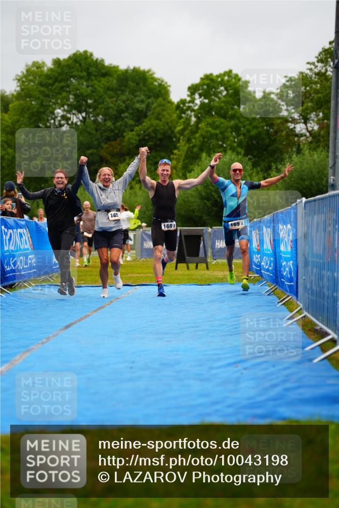 30.08.2026 - Elbe Triathlon Hamburg LAZAROV Photography http://msf.ph/oto/10043198 30.08.2026 16:34:27 Ziel  meine-sportfotos.de