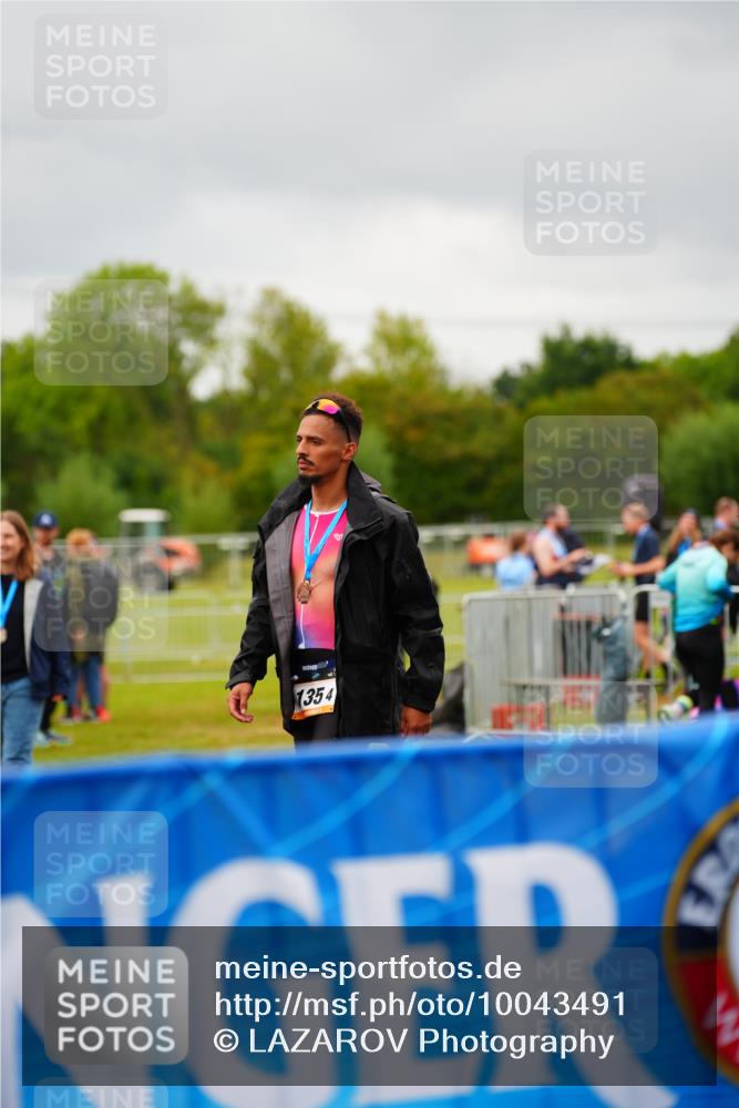 30.08.2026 - Elbe Triathlon Hamburg LAZAROV Photography http://msf.ph/oto/10043491 30.08.2026 16:36:43 Ziel  meine-sportfotos.de