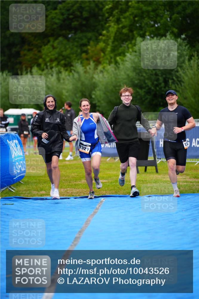 30.08.2026 - Elbe Triathlon Hamburg LAZAROV Photography http://msf.ph/oto/10043526 30.08.2026 16:37:24 Ziel  meine-sportfotos.de