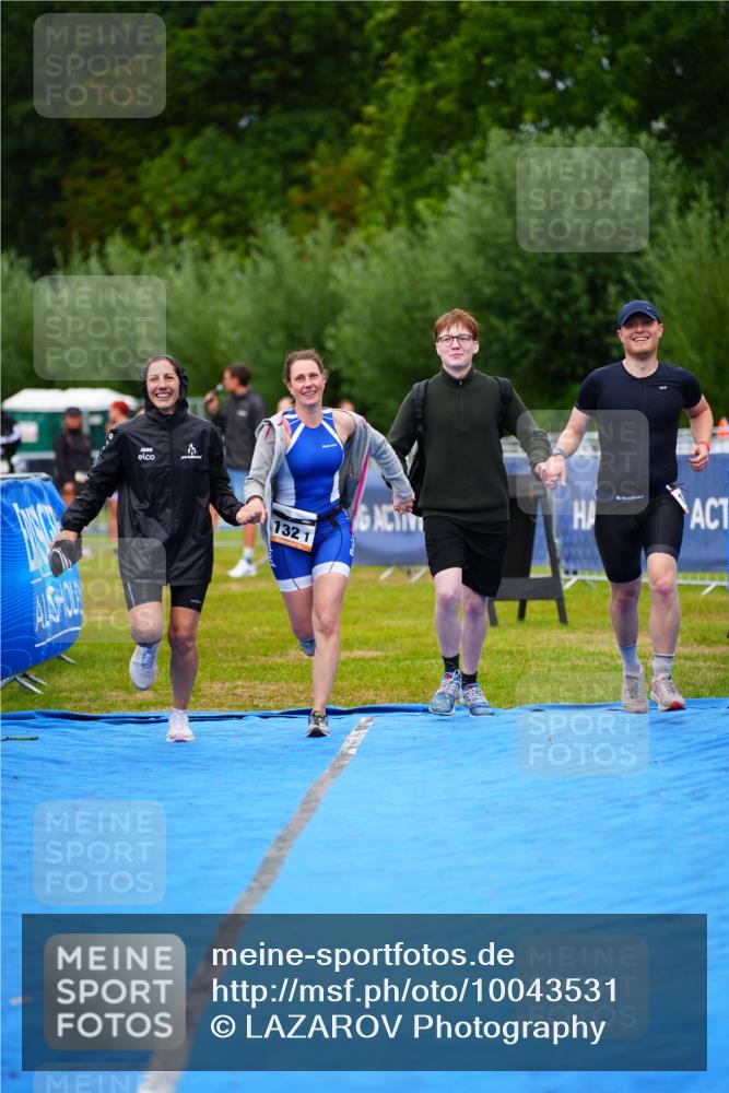 30.08.2026 - Elbe Triathlon Hamburg LAZAROV Photography http://msf.ph/oto/10043531 30.08.2026 16:37:24 Ziel  meine-sportfotos.de