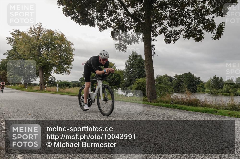 30.08.2026 - Elbe Triathlon Hamburg Michael Burmester http://msf.ph/oto/10043991 30.08.2026 09:21:47 Radfahren 322, 352, 356, 458, 496, 609, 642, 1897 meine-sportfotos.de