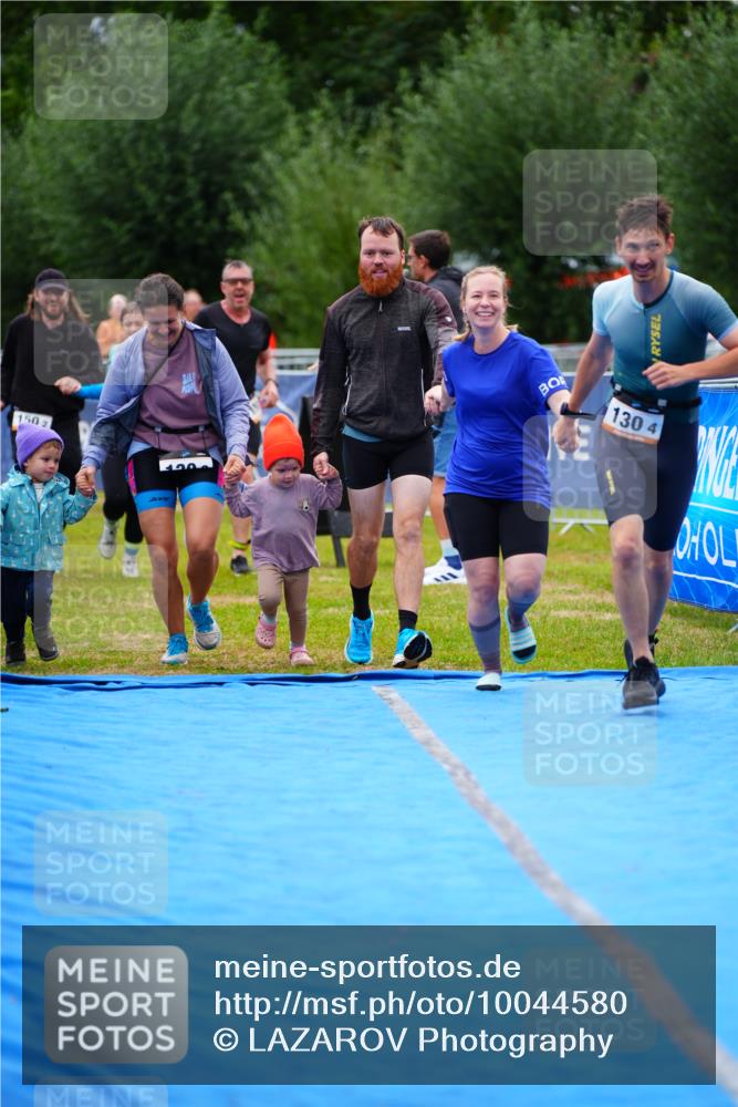 30.08.2026 - Elbe Triathlon Hamburg LAZAROV Photography http://msf.ph/oto/10044580 30.08.2026 16:45:12 Ziel  meine-sportfotos.de