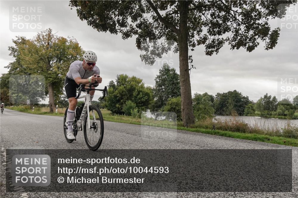 30.08.2026 - Elbe Triathlon Hamburg Michael Burmester http://msf.ph/oto/10044593 30.08.2026 09:24:23 Radfahren 221, 428, 557, 633 meine-sportfotos.de