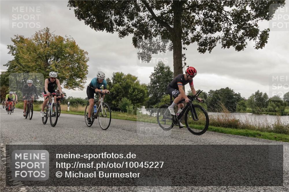 30.08.2026 - Elbe Triathlon Hamburg Michael Burmester http://msf.ph/oto/10045227 30.08.2026 09:26:55 Radfahren 229, 245, 310, 318, 328, 359, 503, 580, 595, 596, 626, 676 meine-sportfotos.de