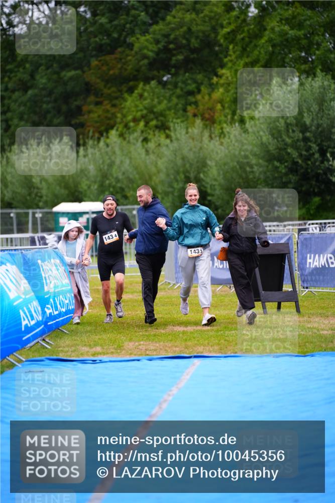 30.08.2026 - Elbe Triathlon Hamburg LAZAROV Photography http://msf.ph/oto/10045356 30.08.2026 17:02:10 Ziel  meine-sportfotos.de
