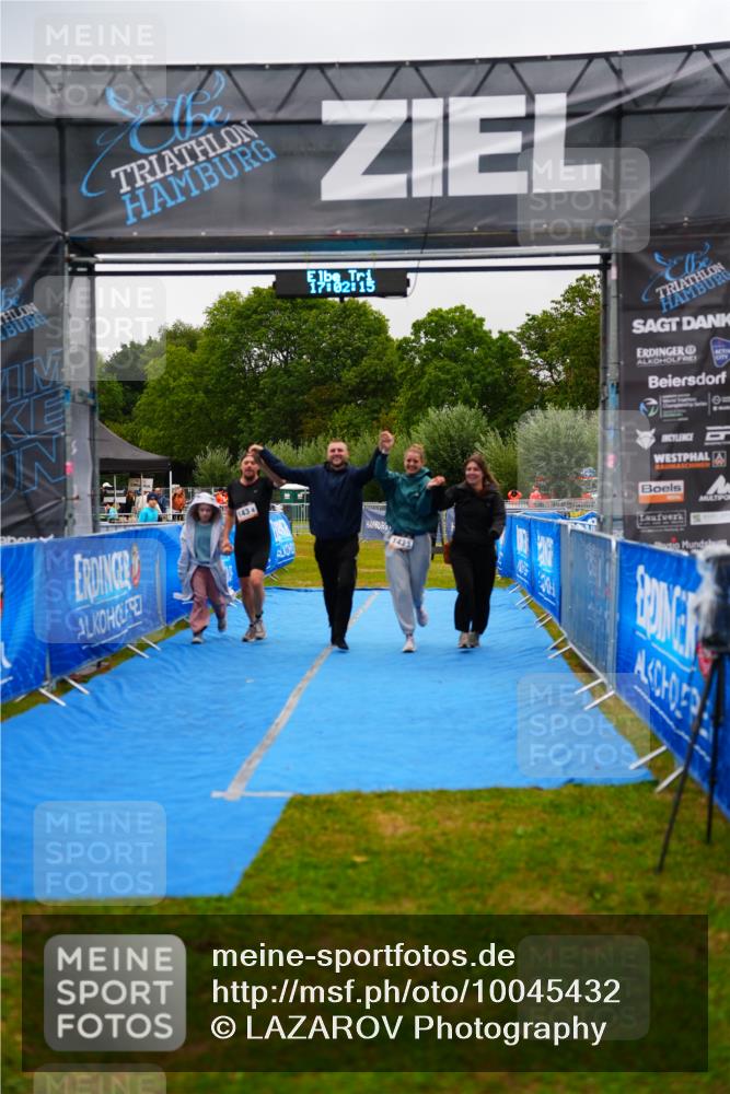 30.08.2026 - Elbe Triathlon Hamburg LAZAROV Photography http://msf.ph/oto/10045432 30.08.2026 17:02:15 Ziel  meine-sportfotos.de