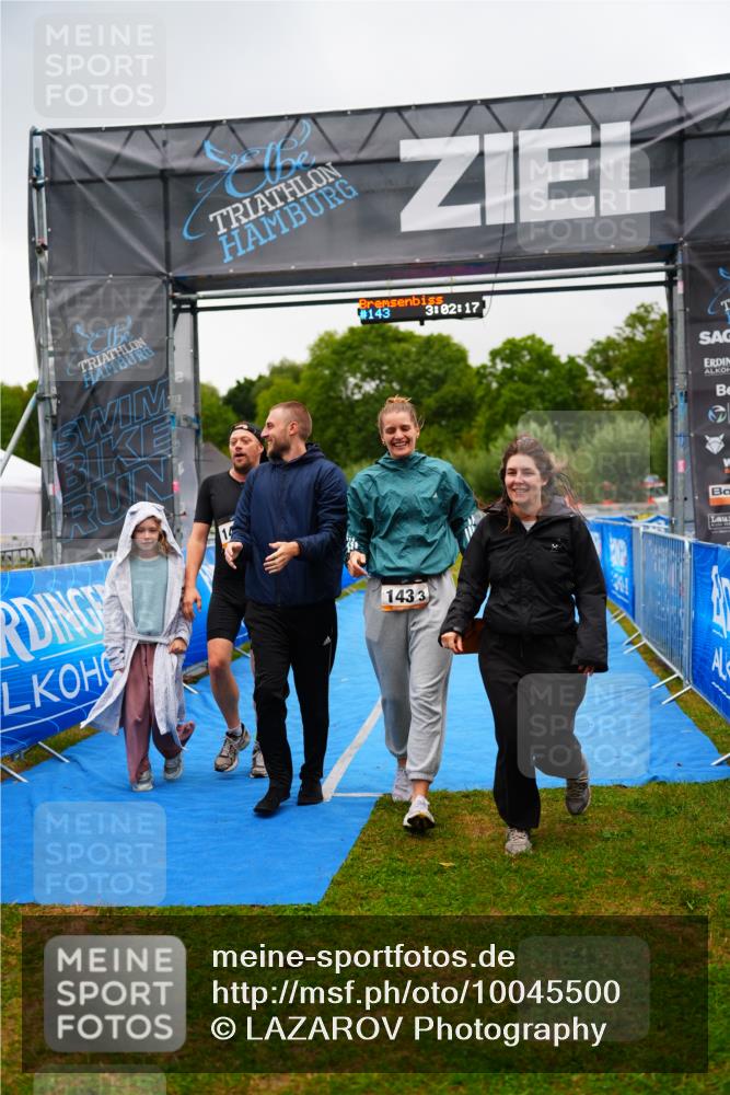 30.08.2026 - Elbe Triathlon Hamburg LAZAROV Photography http://msf.ph/oto/10045500 30.08.2026 17:02:18 Ziel  meine-sportfotos.de