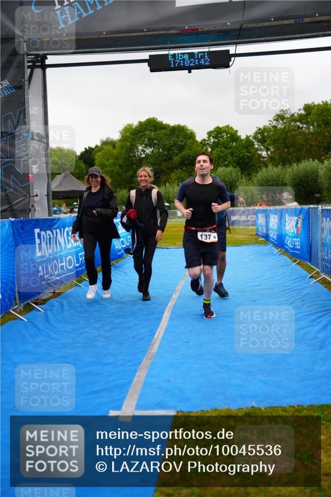 30.08.2026 - Elbe Triathlon Hamburg LAZAROV Photography http://msf.ph/oto/10045536 30.08.2026 17:02:42 Ziel  meine-sportfotos.de