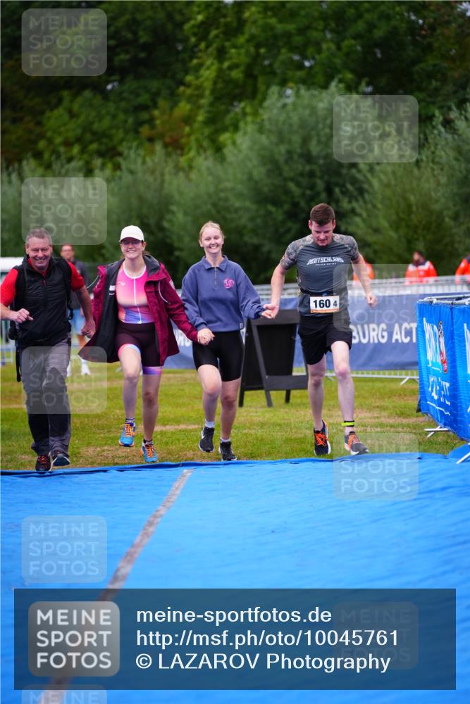 30.08.2026 - Elbe Triathlon Hamburg LAZAROV Photography http://msf.ph/oto/10045761 30.08.2026 17:05:01 Ziel  meine-sportfotos.de