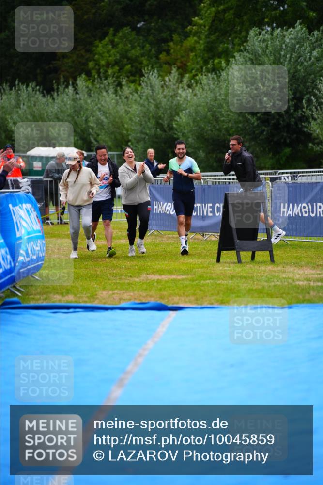 30.08.2026 - Elbe Triathlon Hamburg LAZAROV Photography http://msf.ph/oto/10045859 30.08.2026 17:09:44 Ziel  meine-sportfotos.de