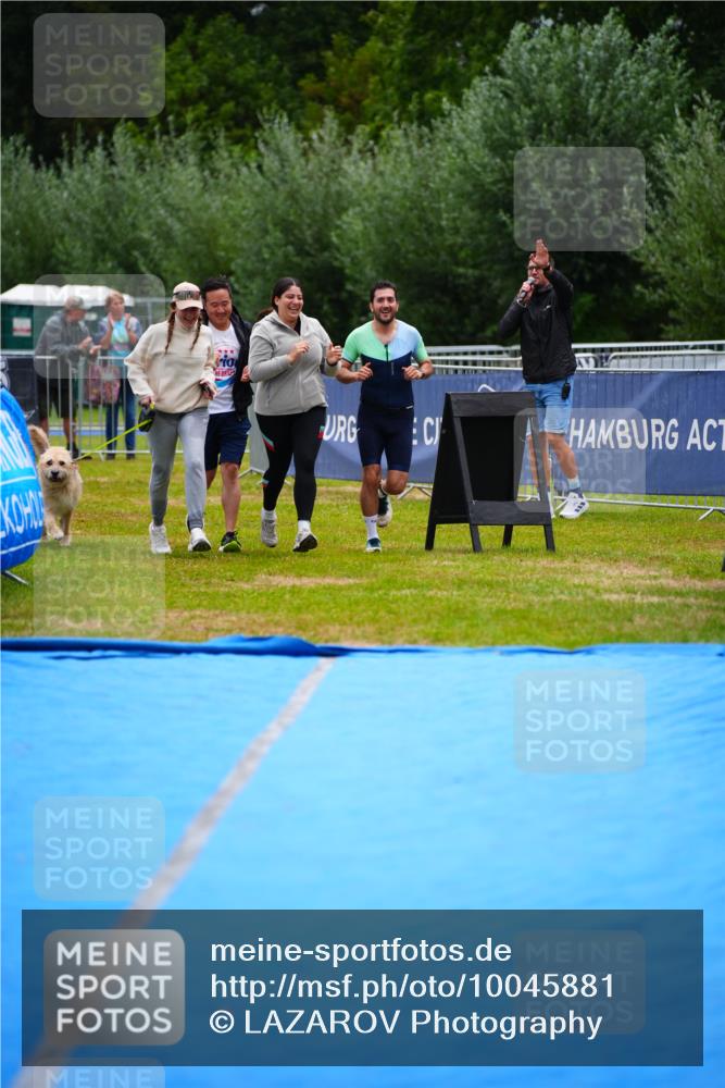 30.08.2026 - Elbe Triathlon Hamburg LAZAROV Photography http://msf.ph/oto/10045881 30.08.2026 17:09:44 Ziel  meine-sportfotos.de