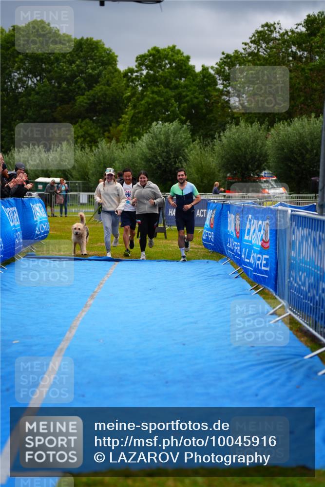 30.08.2026 - Elbe Triathlon Hamburg LAZAROV Photography http://msf.ph/oto/10045916 30.08.2026 17:09:47 Ziel  meine-sportfotos.de