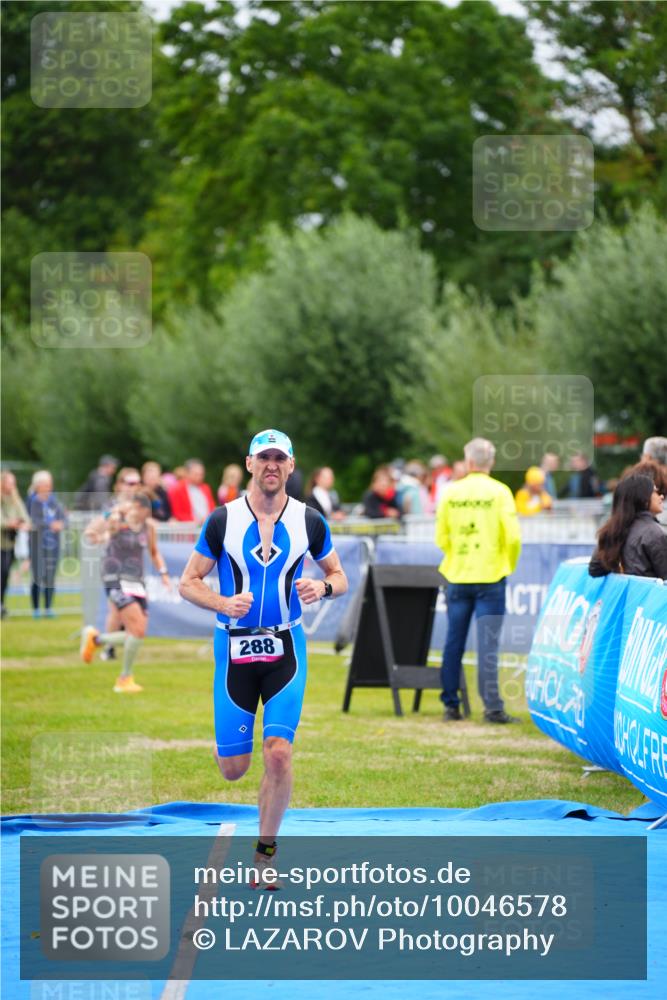 30.08.2026 - Elbe Triathlon Hamburg LAZAROV Photography http://msf.ph/oto/10046578 30.08.2026 10:25:59 Ziel 288 meine-sportfotos.de