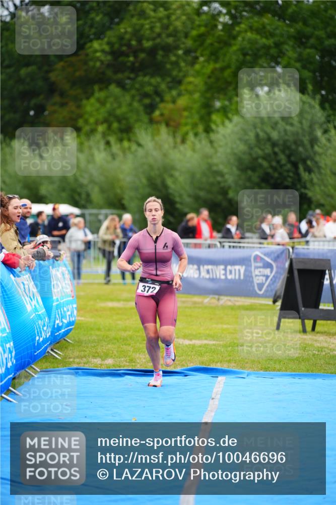 30.08.2026 - Elbe Triathlon Hamburg LAZAROV Photography http://msf.ph/oto/10046696 30.08.2026 10:26:21 Ziel 372 meine-sportfotos.de