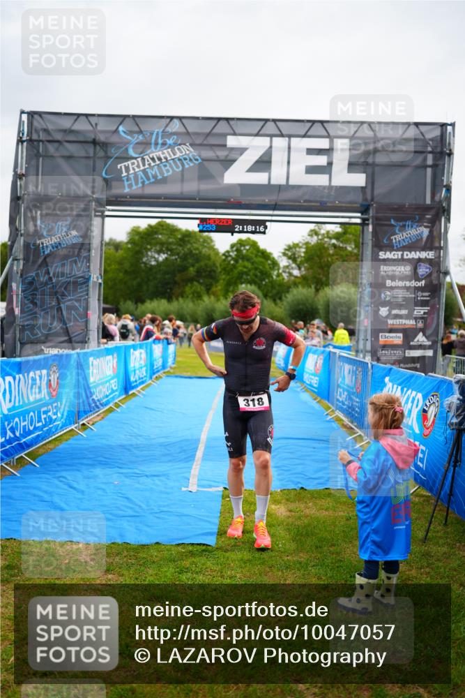 30.08.2026 - Elbe Triathlon Hamburg LAZAROV Photography http://msf.ph/oto/10047057 30.08.2026 10:28:19 Ziel 318 meine-sportfotos.de