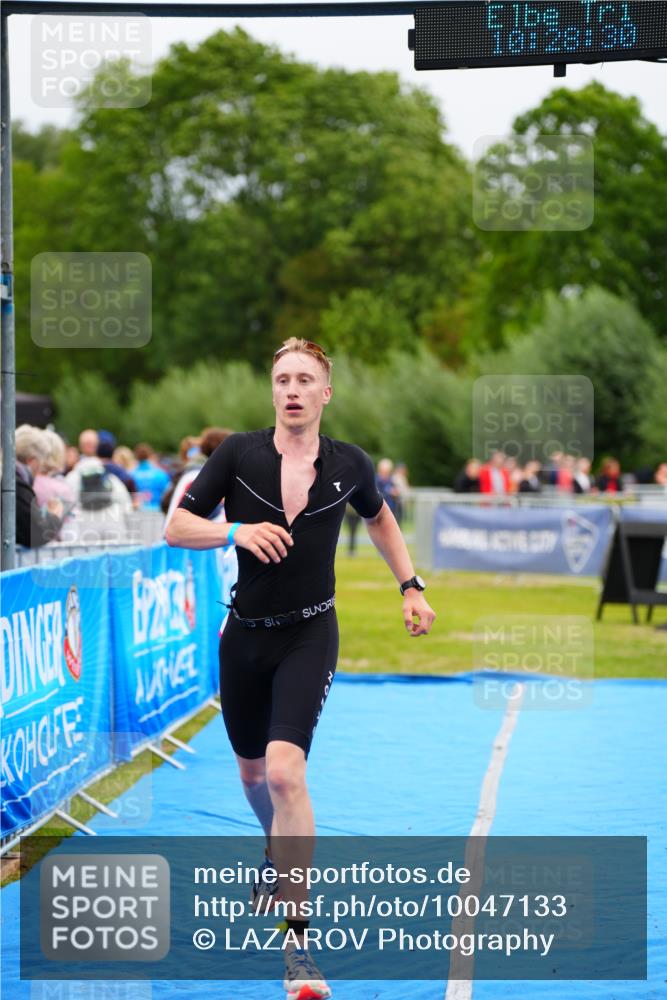 30.08.2026 - Elbe Triathlon Hamburg LAZAROV Photography http://msf.ph/oto/10047133 30.08.2026 10:28:31 Ziel 322 meine-sportfotos.de