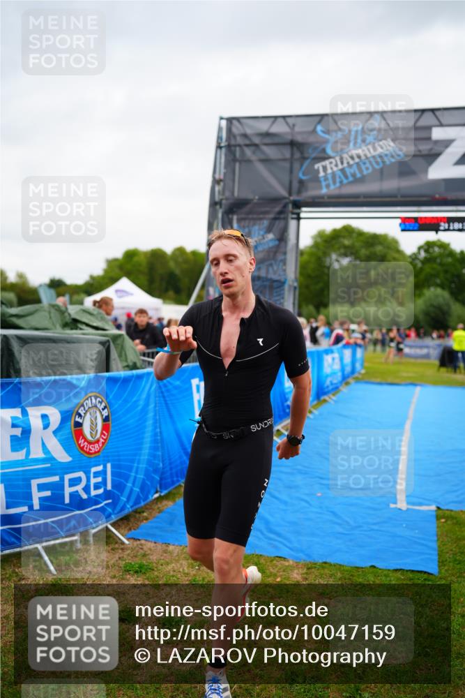 30.08.2026 - Elbe Triathlon Hamburg LAZAROV Photography http://msf.ph/oto/10047159 30.08.2026 10:28:33 Ziel 322 meine-sportfotos.de