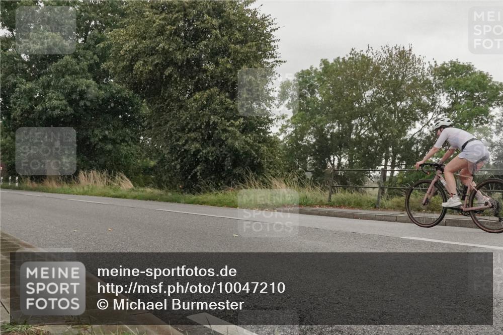 30.08.2026 - Elbe Triathlon Hamburg Michael Burmester http://msf.ph/oto/10047210 30.08.2026 15:45:52 Radfahren  meine-sportfotos.de