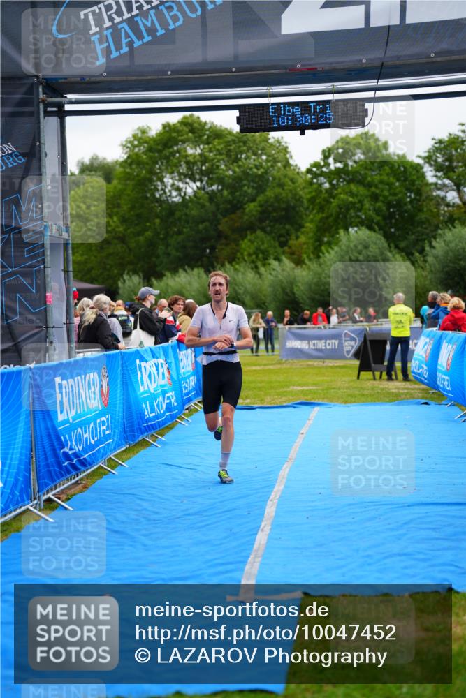 30.08.2026 - Elbe Triathlon Hamburg LAZAROV Photography http://msf.ph/oto/10047452 30.08.2026 10:30:26 Ziel 317 meine-sportfotos.de