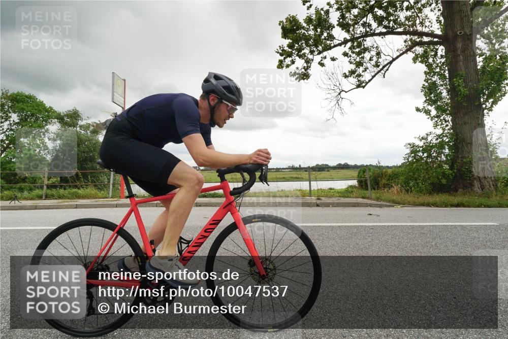 30.08.2026 - Elbe Triathlon Hamburg Michael Burmester http://msf.ph/oto/10047537 30.08.2026 14:57:56 Radfahren  meine-sportfotos.de