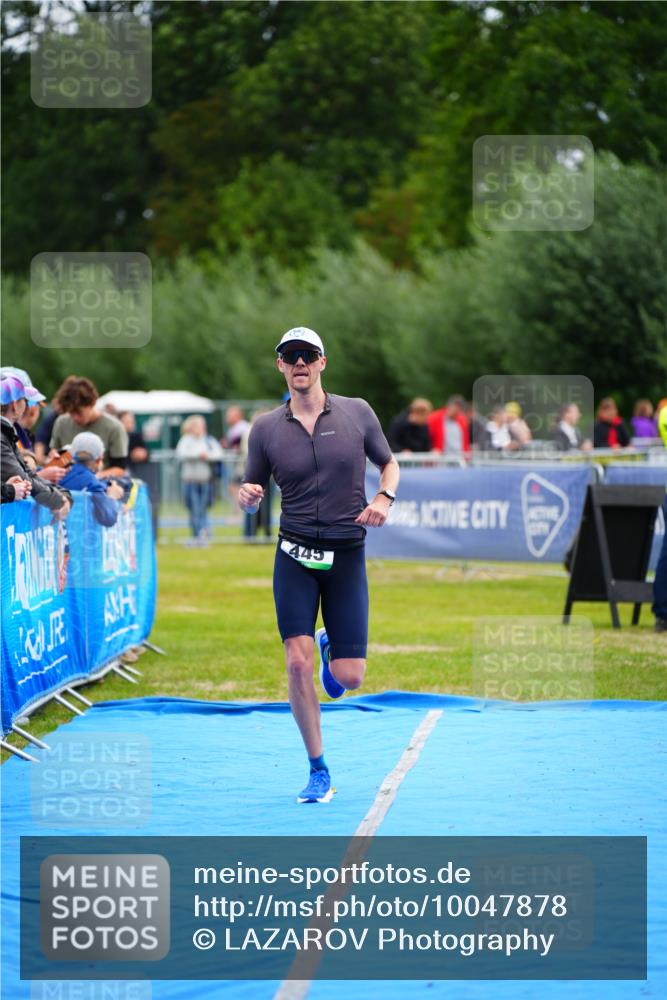 30.08.2026 - Elbe Triathlon Hamburg LAZAROV Photography http://msf.ph/oto/10047878 30.08.2026 10:31:57 Ziel 445 meine-sportfotos.de