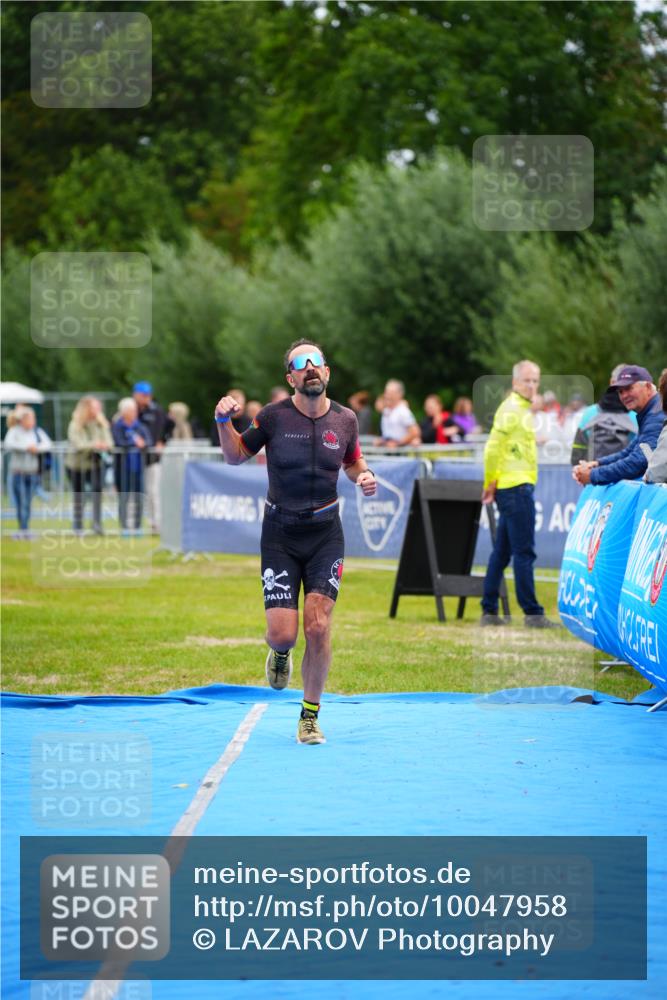 30.08.2026 - Elbe Triathlon Hamburg LAZAROV Photography http://msf.ph/oto/10047958 30.08.2026 10:32:24 Ziel 295 meine-sportfotos.de