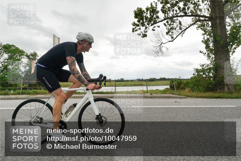 30.08.2026 - Elbe Triathlon Hamburg Michael Burmester http://msf.ph/oto/10047959 30.08.2026 15:03:02 Radfahren  meine-sportfotos.de