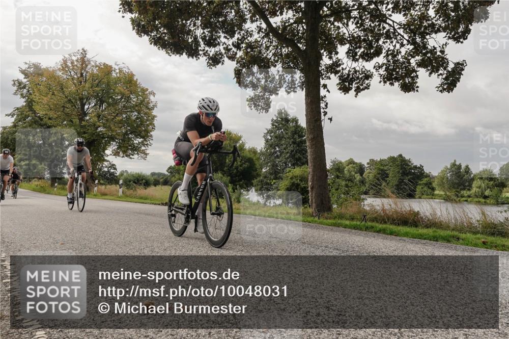 30.08.2026 - Elbe Triathlon Hamburg Michael Burmester http://msf.ph/oto/10048031 30.08.2026 09:40:38 Radfahren 255, 299, 318, 397, 399, 403, 404, 676 meine-sportfotos.de